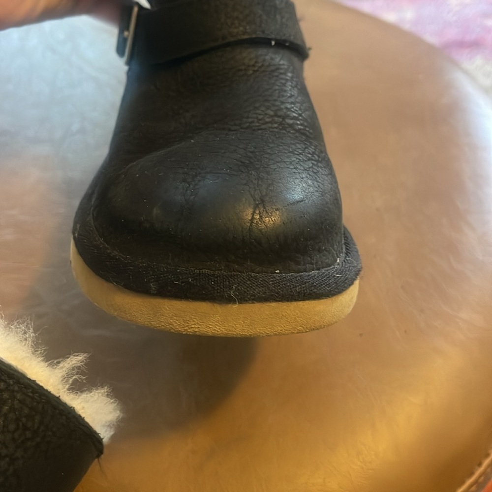 Girls leather uggs - Picture 6 of 7